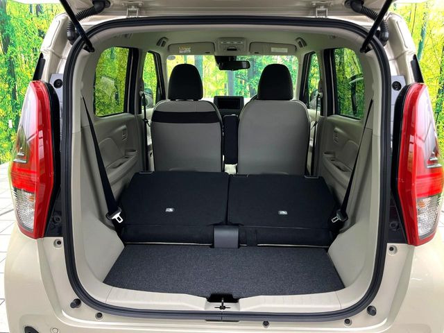 ���i�̂���������ʋ΁A���}���ɏ\���ȉ׎��X�y�[�X���m�ۂ��Ă���܂��B�Z�J���h�V�[�g��|���ƁA�傫�ȉו��̐ύڂ��\�ł���