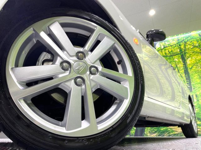 �y����16�C���`�A���~�z�C�[���z�O�ςɃ}�b�`���������A���~�z�C�[���𑕒����Ă���܂��B�e��ЊO�A���~�z�C�[����A�X�^�b�h���X�^�C�����戵�����Ă���܂��B���񂲑��k����������