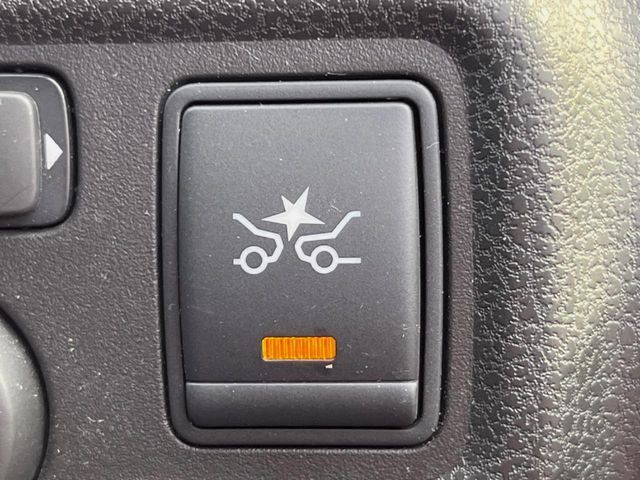 �y�G�}�[�W�F���V�[�u���[�L�z���s���ɑO���̎ԗ�����F�����A�Փ˂������Ȏ��͌x��ƃu���[�L�ŏՓˉ���Ɣ�Q�y�����A�V�X�g�B�����S�Ƀh���C�u�����y���݂��������܂��B