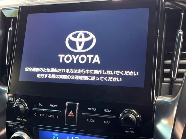 【メーカー純正ナビ】インテリアに溶け込むスタイリッシュな「専用設計」メーカーナビを装備♪視認性や操作性など基本性能にも優れ、より上質なカーライフをお楽しみいただけます。