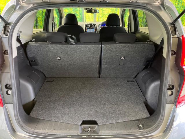 ���i�̂���������ʋ΁A���}���ɏ\���ȉ׎��X�y�[�X���m�ۂ��Ă���܂��B�Z�J���h�V�[�g��|���ƁA�傫�ȉו��̐ύڂ��\�ł���