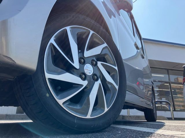 �y����15�C���`�A���~�z�C�[���z�O�ςɃ}�b�`���������A���~�z�C�[���𑕒����Ă���܂��B�e��ЊO�A���~�z�C�[����A�X�^�b�h���X�^�C�����戵�����Ă���܂��B���񂲑��k����������