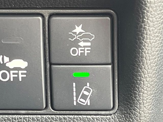 �y�z���_�Z���V���O�z���s���ɑO���̎ԗ�����F�����A�Փ˂������Ȏ��͌x��ƃu���[�L�ŏՓˉ���Ɣ�Q�y�����A�V�X�g�B�����S�Ƀh���C�u�����y���݂��������܂��B