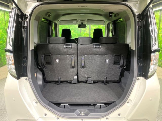 ���i�̂���������ʋ΁A���}���ɏ\���ȉ׎��X�y�[�X���m�ۂ��Ă���܂��B�Z�J���h�V�[�g��|���ƁA�傫�ȉו��̐ύڂ��\�ł���