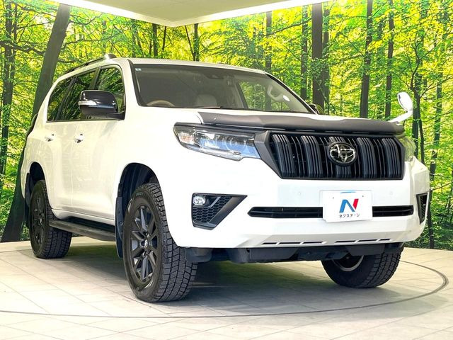 高透明度のガラス皮膜で撥水はもちろん、上質なツヤ・光沢を実現。紫外線や酸性雨から大切な愛車を保護し、色あせ・劣化を防止。「弾スプラッシュコート」、「弾プリミッサコート」からお選びいただけます。