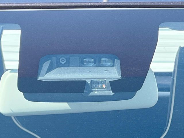 �yi-ACTIVESENSE�z���s���ɑO���̎ԗ�����F�����A�Փ˂������Ȏ��͌x��ƃu���[�L�ŏՓˉ���Ɣ�Q�y�����A�V�X�g�B�����S�Ƀh���C�u�����y���݂��������܂��B