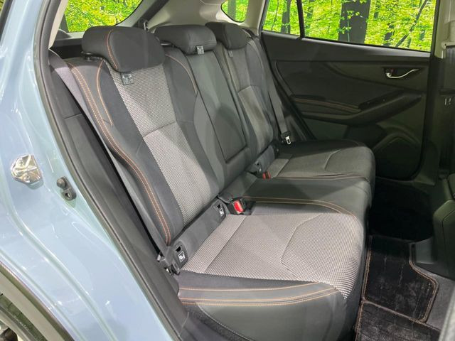 後部座席も気になるようなキズ・汚れやへたり等、大きなダメージはなく、良好な状態です。