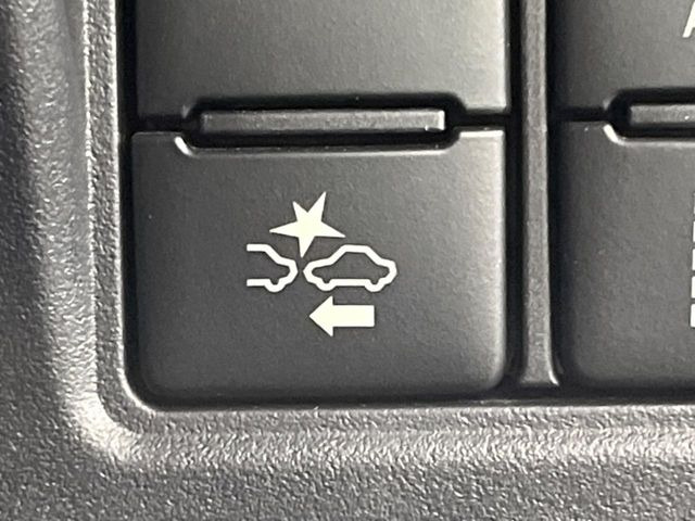 �y�g���^�Z�[�t�e�B�Z���X�z���s���ɑO���̎ԗ�����F�����A�Փ˂������Ȏ��͌x��ƃu���[�L�ŏՓˉ���Ɣ�Q�y�����A�V�X�g�B�����S�Ƀh���C�u�����y���݂��������܂��B