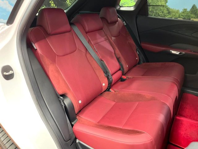後部座席も気になるようなキズ・汚れやへたり等、大きなダメージはなく、良好な状態です。