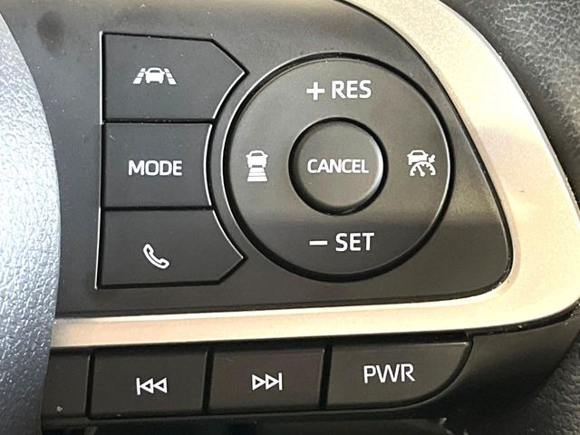 【レーダークルーズコントロール】高速道路での長距離走行が楽に!!自動で速度を保つクルーズコントロールが、衝突軽減システムと連携し、前方の車両を感知して車間を保つように速度調節してくれます!!