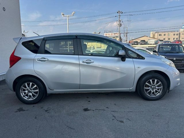 高透明度のガラス皮膜で撥水はもちろん、上質なツヤ・光沢を実現。紫外線や酸性雨から大切な愛車を保護し、色あせ・劣化を防止。「弾スプラッシュコート」、「弾プリミッサコート」からお選びいただけます。