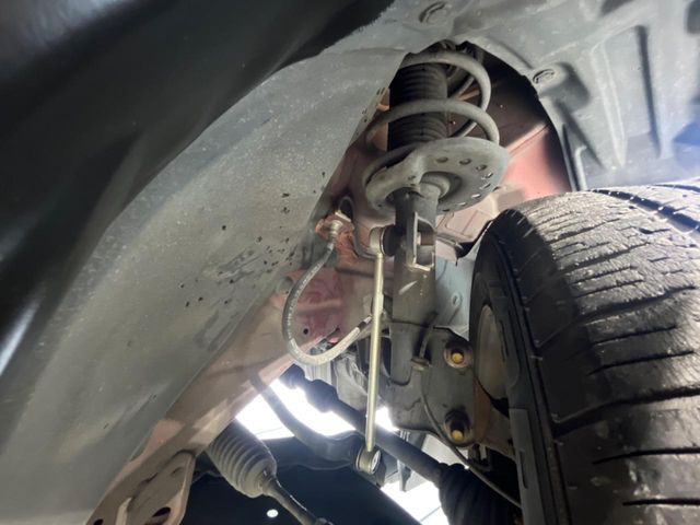 お車を安心してお乗りいただく為には、足回りの定期点検が欠かせません。サービスサポート(有償保証)では無料点検もご提供しており、安心のカーライフをお過ごしいただけるサポート体制が整っています。