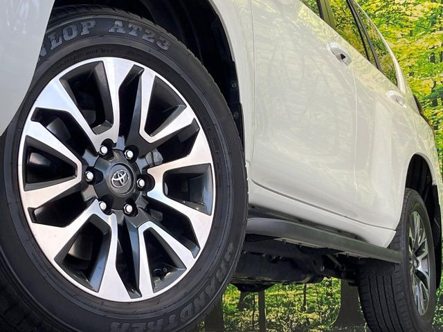 【純正19インチアルミホイール】外観にマッチした純正アルミホイールを装着しております。各種社外アルミホイールや、スタッドレスタイヤも取扱いしております。是非ご相談ください♪
