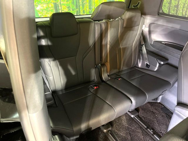 3列目シートはもちろん状態良好☆大人でもゆったりと座って頂けますので、大人数でのお出かけもラクラクです♪ご家族で、気の知れた仲間で、ドライブに行くのが楽しみですね♪