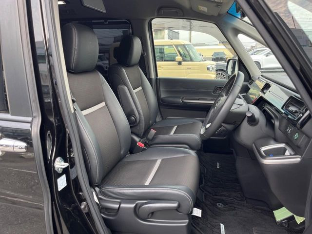 �y�n�[�t���U�[�V�[�g�z�������ƍ���S�n�𗼗������l�C�̃V�[�g���w�ʁE���ʂ̃t�@�u���b�N�f�ނ́A�ʋC���̗ǂ��⊊��ɂ����ɗD��Ă��܂��B�C���╞���ɍ��E���ꂸ���K�ɂ���肢�������܂��B