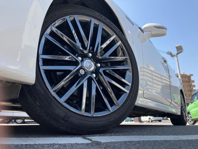 �y����18�C���`�A���~�z�C�[���z�O�ςɃ}�b�`���������A���~�z�C�[���𑕒����Ă���܂��B�e��ЊO�A���~�z�C�[����A�X�^�b�h���X�^�C�����戵�����Ă���܂��B���񂲑��k����������