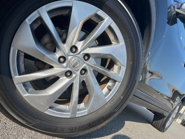 �y����18�C���`�A���~�z�C�[���z�O�ςɃ}�b�`���������A���~�z�C�[���𑕒����Ă���܂��B�e��ЊO�A���~�z�C�[����A�X�^�b�h���X�^�C�����戵�����Ă���܂��B���񂲑��k����������