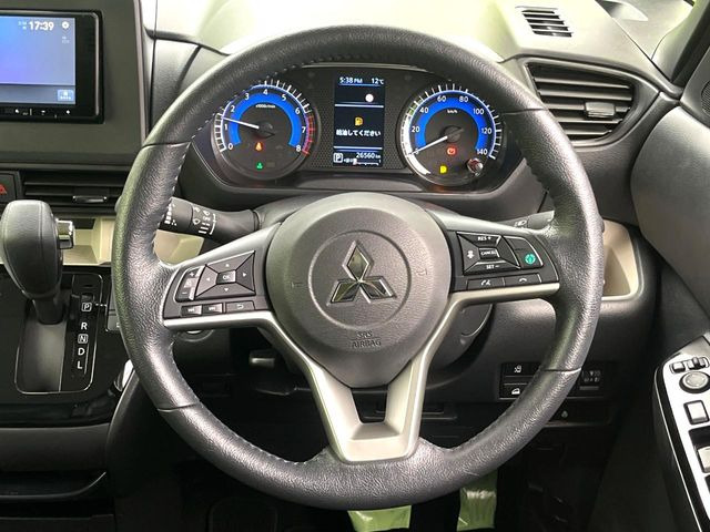 �y�����v�����X�e�A�����O�z�㎿�Ȋv���g�p���邱�ƂŁA��ɂ����������݂ƂĂ��^�]���₷���n���h���ł���