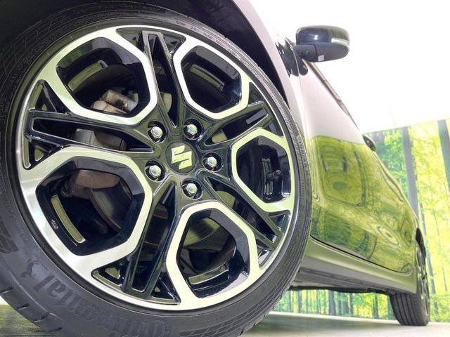 �y����17�C���`�A���~�z�C�[���z�O�ςɃ}�b�`���������A���~�z�C�[���𑕒����Ă���܂��B�e��ЊO�A���~�z�C�[����A�X�^�b�h���X�^�C�����戵�����Ă���܂��B���񂲑��k����������