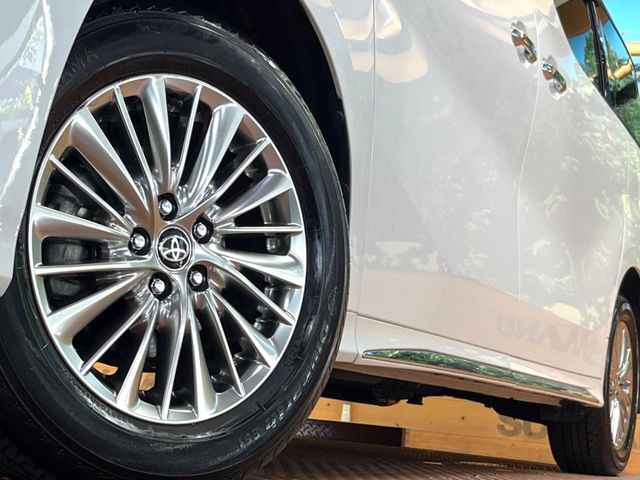 【純正17インチアルミホイール】外観にマッチした純正アルミホイールを装着しております。各種社外アルミホイールや、スタッドレスタイヤも取扱いしております。是非ご相談ください♪