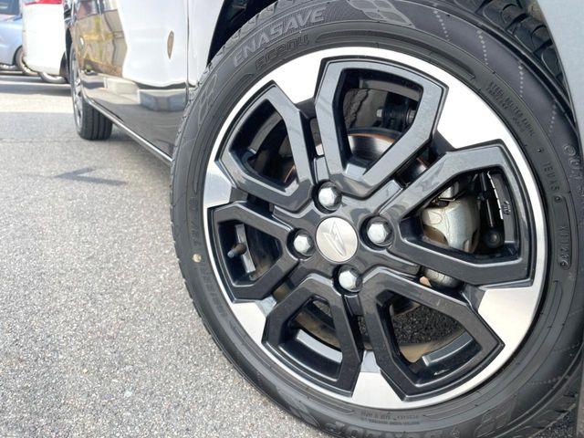 �y�����A���~�z�C�[���z�O�ςɃ}�b�`���������A���~�z�C�[���𑕒����Ă���܂��B�e��ЊO�A���~�z�C�[����A�X�^�b�h���X�^�C�����戵�����Ă���܂��B���񂲑��k����������