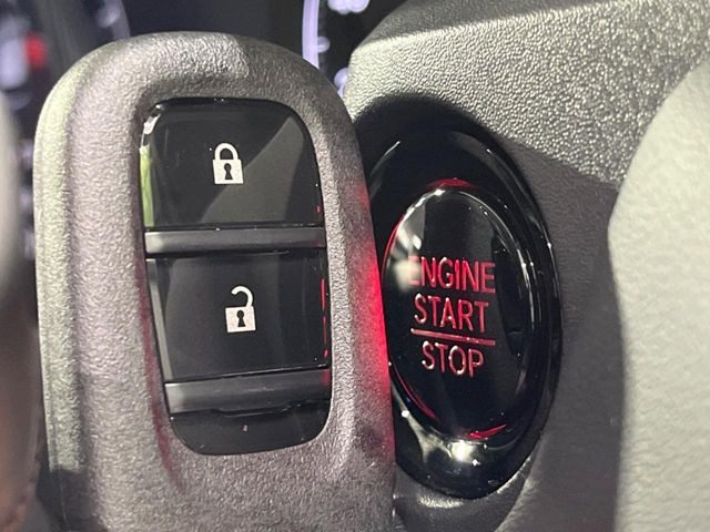 �yHonda�X�}�[�g�L�[�z�J�o����|�P�b�g�ɓ��ꂽ�܂܂ł��h�A�̎{���E�������\�ȃX�}�[�g�L�[�𑕔��B�G���W���̃I���E�I�t�����J�M�����o���K�v����������Ƃ��Ă��֗��ł���