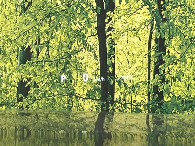 �y�J���[�w�b�h�A�b�v�f�B�X�v���C�z���݂̑��x�⑖�s�����f�W�^���\���ŉ^�]�ȑO���̃K���X�ɓ��e!�J���[�t���Ŏ��F���������A�^�]���ڐ������炳���K�v�ȏ����m�F�ł���̂łƂ��Ă��֗��ň��S!