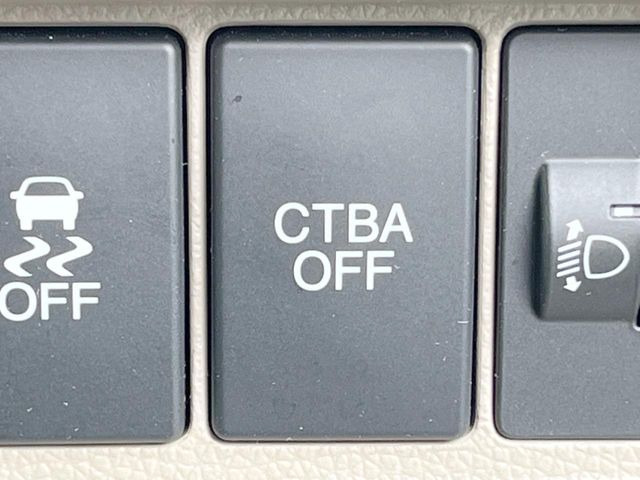 �y�V�e�B�u���[�L�A�N�e�B�u�V�X�e���z�ᑬ���s���ɑO���̎ԗ�����F�����A�Փ˂������Ȏ��͌x��ƃu���[�L�ŏՓˉ���Ɣ�Q�y�����A�V�X�g�B�����S�Ƀh���C�u�����y���݂��������܂��B