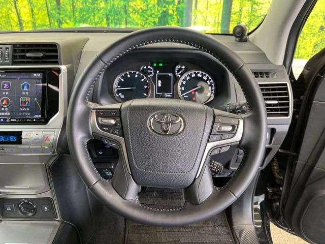 �y�����v�����X�e�A�����O�z�㎿�Ȋv���g�p���邱�ƂŁA��ɂ����������݂ƂĂ��^�]���₷���n���h���ł���