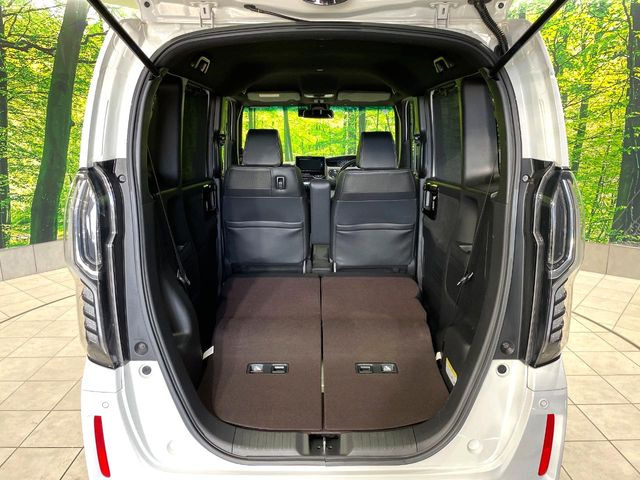 ���i�̂���������ʋ΁A���}���ɏ\���ȉ׎��X�y�[�X���m�ۂ��Ă���܂��B�Z�J���h�V�[�g��|���ƁA�傫�ȉו��̐ύڂ��\�ł���