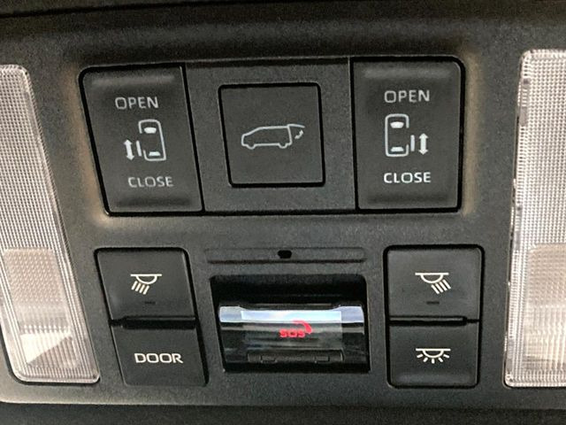 【両側パワースライドドア】スマートキーや運転席のスイッチで後席両側スライドドアの開閉が可能♪電動だから力を入れてドアを開ける必要が無く、小さなお子様でも簡単に開け閉めでき快適です♪