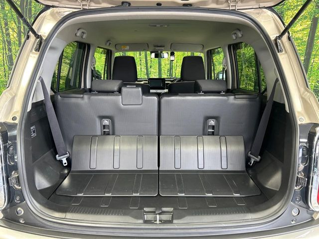 ���i�̂���������ʋ΁A���}���ɏ\���ȉ׎��X�y�[�X���m�ۂ��Ă���܂��B�Z�J���h�V�[�g��|���ƁA�傫�ȉו��̐ύڂ��\�ł���