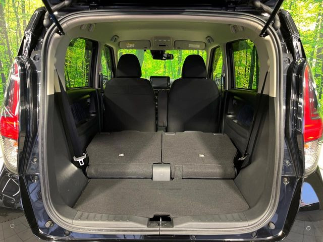 ���i�̂���������ʋ΁A���}���ɏ\���ȉ׎��X�y�[�X���m�ۂ��Ă���܂��B�Z�J���h�V�[�g��|���ƁA�傫�ȉו��̐ύڂ��\�ł���