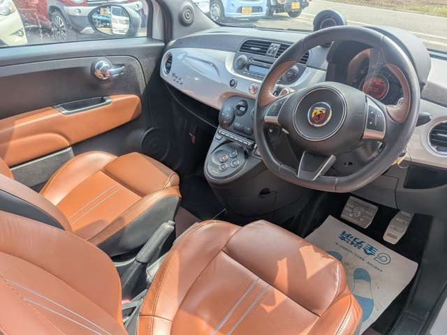 アバルト595ツーリズモ リミテッド