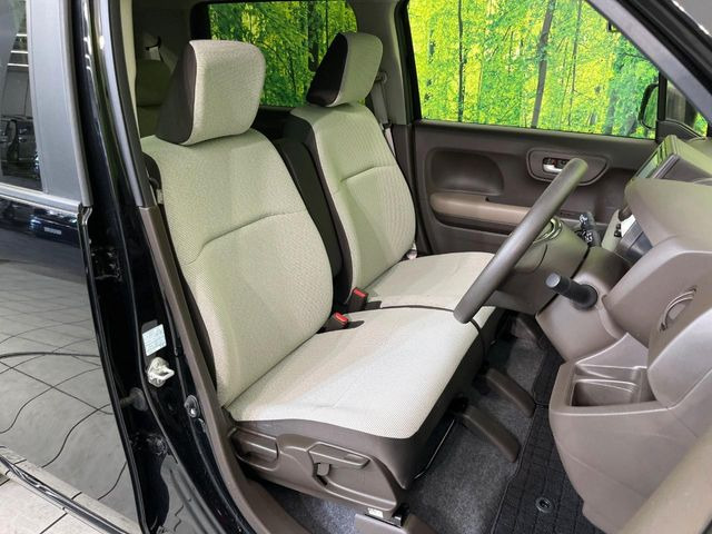 運転席シート廻りは使用感も少なく、良好な状態となっています。丁寧に使われていたことがよくわかりますね。