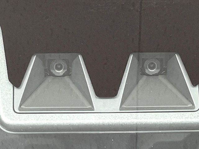 �y�X�}�[�g�A�V�X�g�z���s���ɑO���̎ԗ�����F�����A�Փ˂������Ȏ��͌x��ƃu���[�L�ŏՓˉ���Ɣ�Q�y�����A�V�X�g�B�����S�Ƀh���C�u�����y���݂��������܂��B