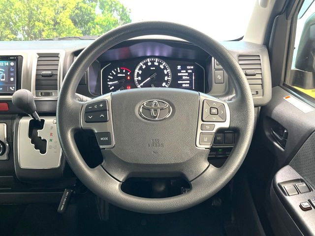 �y�����v�����X�e�A�����O�z�㎿�Ȋv���g�p���邱�ƂŁA��ɂ����������݂ƂĂ��^�]���₷���n���h���ł���