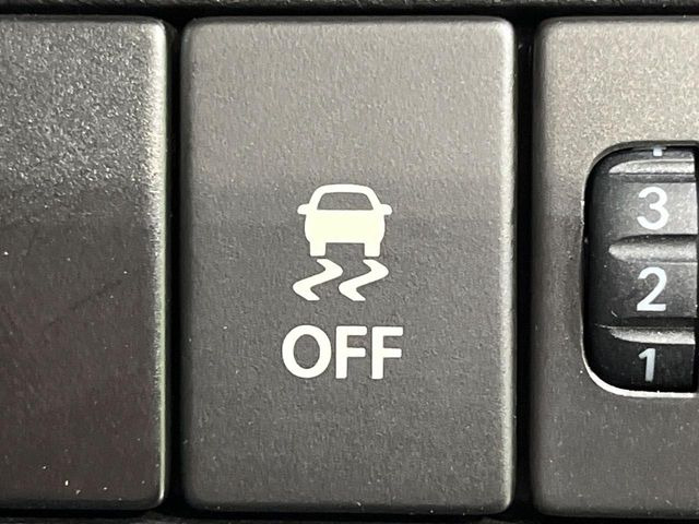 �y������h�~���u�z�ԗ��̉���������m����ƁA�����I�Ɏԗ��̐i�s������ۂ悤�Ɏԗ��𐧌䂵�܂��B�J�̓��ȂǊ���₷���H�ʏ󋵂ł����S�ȉ^�]���\�ł��B