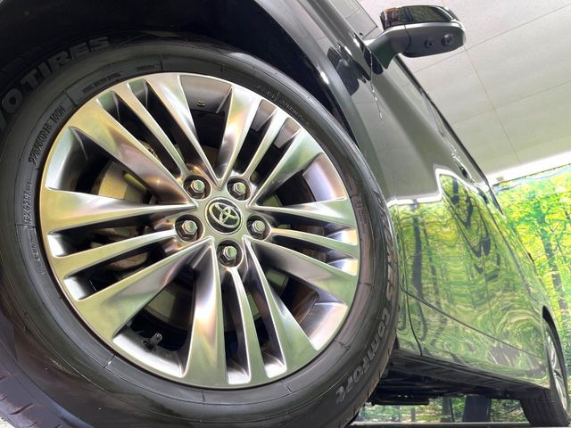 【純正○○インチアルミホイール】外観にマッチした純正アルミホイールを装着しております。各種社外アルミホイールや、スタッドレスタイヤも取扱いしております。是非ご相談ください♪