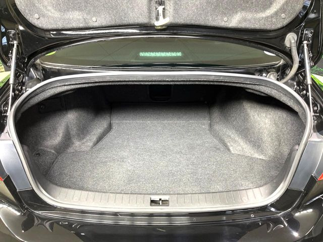 ���i�̂���������ʋ΁A���}���ɏ\���ȉ׎��X�y�[�X���m�ۂ��Ă���܂��B