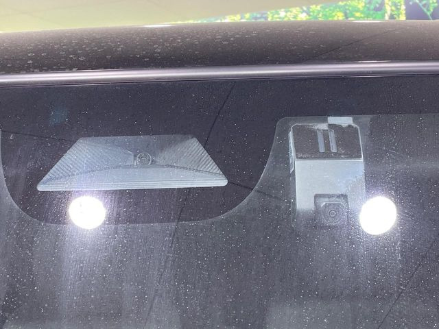 �y�z���_�Z���V���O�z���s���ɑO���̎ԗ�����F�����A�Փ˂������Ȏ��͌x��ƃu���[�L�ŏՓˉ���Ɣ�Q�y�����A�V�X�g�B�����S�Ƀh���C�u�����y���݂��������܂��B