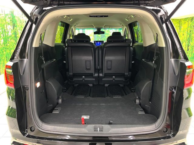 ���i�̂���������ʋ΁A���}���ɏ\���ȉ׎��X�y�[�X���m�ۂ��Ă���܂��B�Z�J���h�V�[�g��|���ƁA�傫�ȉו��̐ύڂ��\�ł���