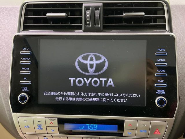 �y9�^�f�B�X�v���C�I�[�f�B�I�z�������̃X�}�[�g�t�H���ƘA�g���āA�i�r��bluetooth�ł̉��y�Đ����\�ł���f�U�C���͂�����񑀍쐫���ǍD!