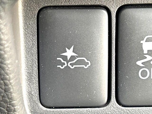 �y�C���e���W�F���g�G�}�[�W�F���V�[�u���[�L�z�t�����g�J�����őO���̎ԗ�����s�҂����m�B�Փ˂������Ȏ��͏Փ˔�Q�y���u���[�L���쓮�A�Փˉ�����T�|�[�g�B�����S�Ƀh���C�u�����y���݂��������܂��B