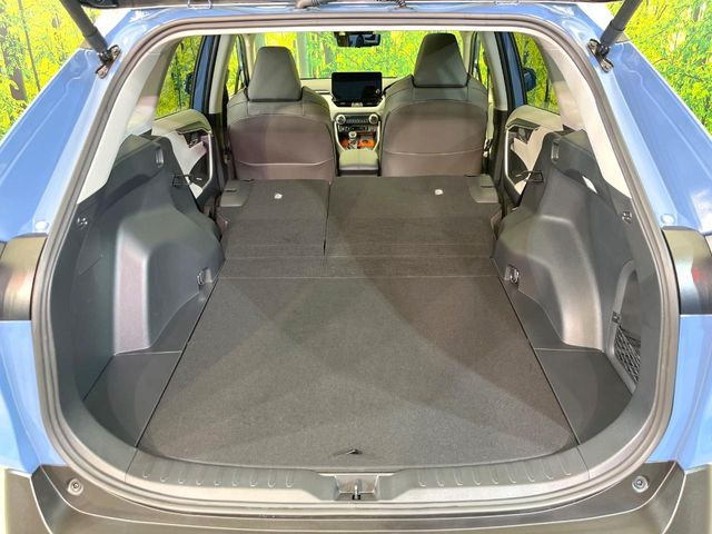 後席を格納すると、これだけの広さが!シーンに合わせたシートアレンジで、大きな荷物も積むことが出来ます♪