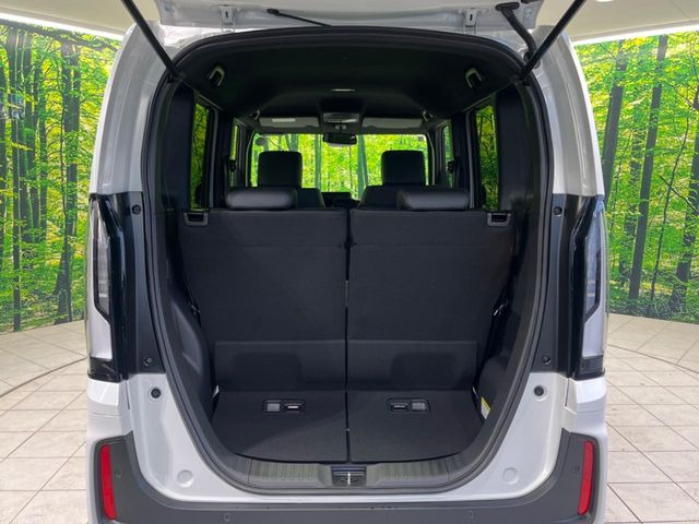 ���i�̂���������ʋ΁A���}���ɏ\���ȉ׎��X�y�[�X���m�ۂ��Ă���܂��B�Z�J���h�V�[�g��|���ƁA�傫�ȉו��̐ύڂ��\�ł���