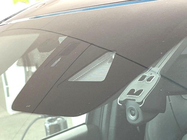 �y�X�}�[�g�u���[�L�T�|�[�g�z���s���ɑO���̎ԗ�����F�����A�Փ˂������Ȏ��͌x��ƃu���[�L�ŏՓˉ���Ɣ�Q�y�����A�V�X�g�B�����S�Ƀh���C�u�����y���݂��������܂��B