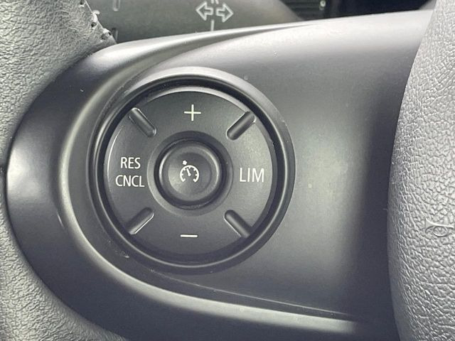 ���I�[�g�N���[�Y�R���g���[��:�������H�⎩���Ԑ�p���H���ɂāA�葬���q���\�ƂȂ�֗��ȋ@�\�ł��B�������ړ��̍ۂł����ɂ����֗��ɂ��g�����������܂���