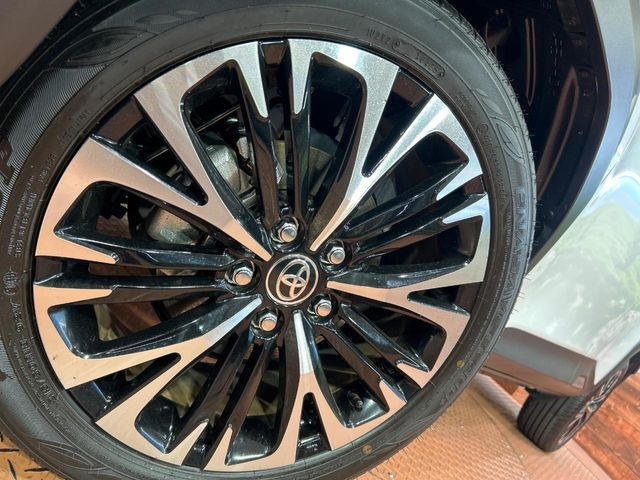 �y����18�C���`�A���~�z�C�[���z�O�ςɃ}�b�`���������A���~�z�C�[���𑕒����Ă���܂��B�e��ЊO�A���~�z�C�[����A�X�^�b�h���X�^�C�����戵�����Ă���܂��B���񂲑��k����������