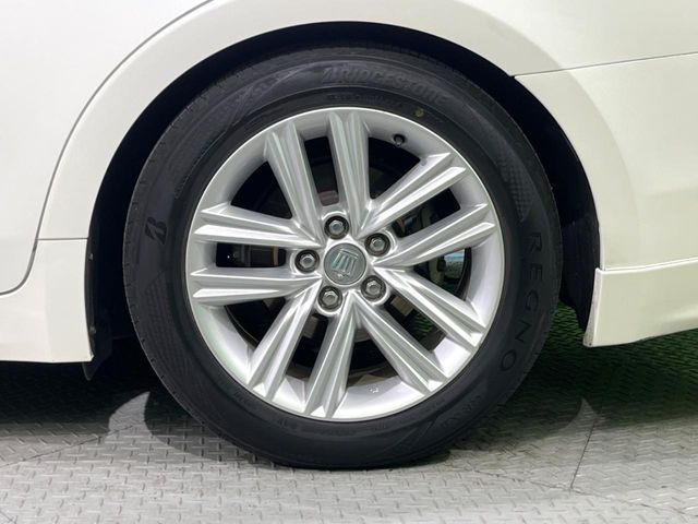 �y����17�C���`�A���~�z�C�[���z�O�ςɃ}�b�`���������A���~�z�C�[���𑕒����Ă���܂��B�e��ЊO�A���~�z�C�[����A�X�^�b�h���X�^�C�����戵�����Ă���܂��B���񂲑��k����������